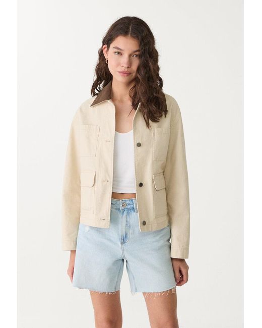 Giacca Tasche Collo A Contrasto di Stradivarius in Natural
