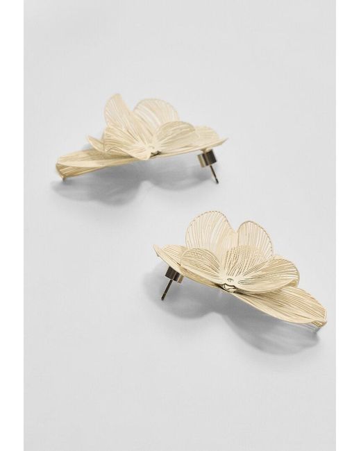 Orecchini A Ventaglio Con Fiore E Texture di Stradivarius in White