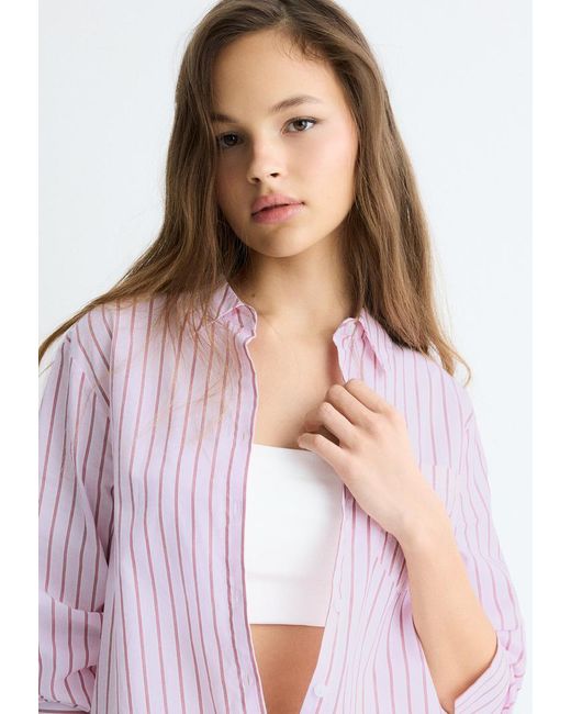 Camicia Basic A Righe Con Tasca di Stradivarius in White