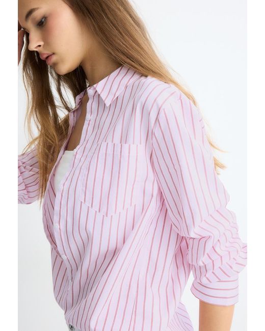 Camicia Basic A Righe Con Tasca di Stradivarius in White