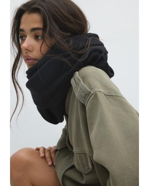 Sciarpa Basic di Stradivarius in Black