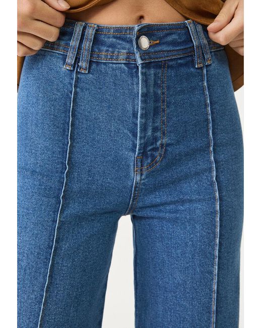 Jeans Minimal Con Cuciture di Stradivarius in Blue