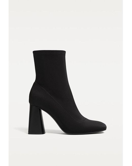 Stivaletti Con Tacco Effetto Neoprene di Stradivarius in Black