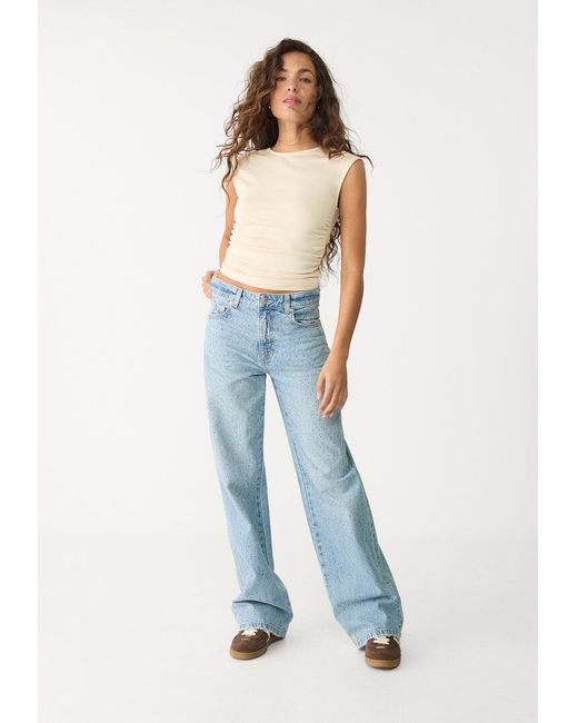Maglietta Basic Fitted Effetto Arricciato di Stradivarius in Blue
