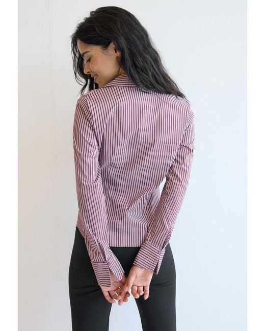 Camicia Basic Fitted A Righe di Stradivarius in Purple
