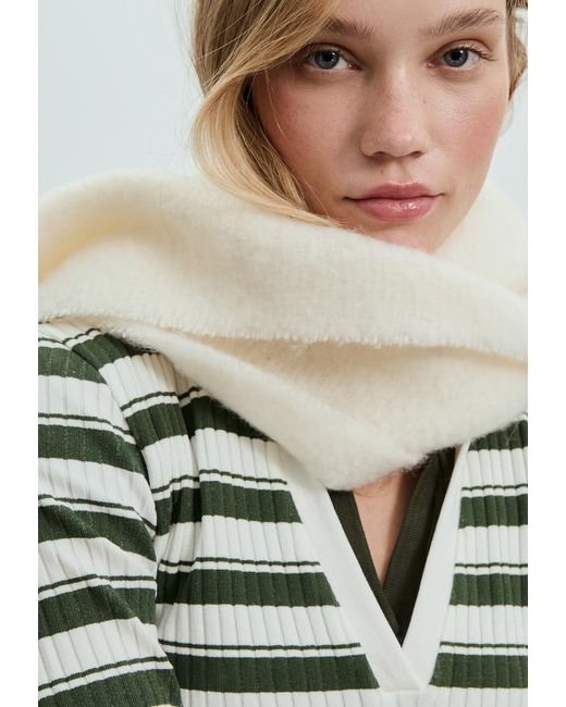 Sciarpa Basic di Stradivarius in White