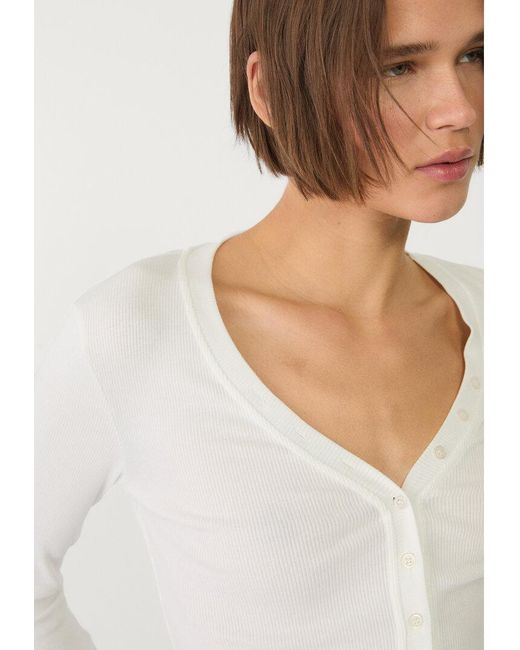 Maglietta Con Bottoni A Maniche Lunghe di Stradivarius in White