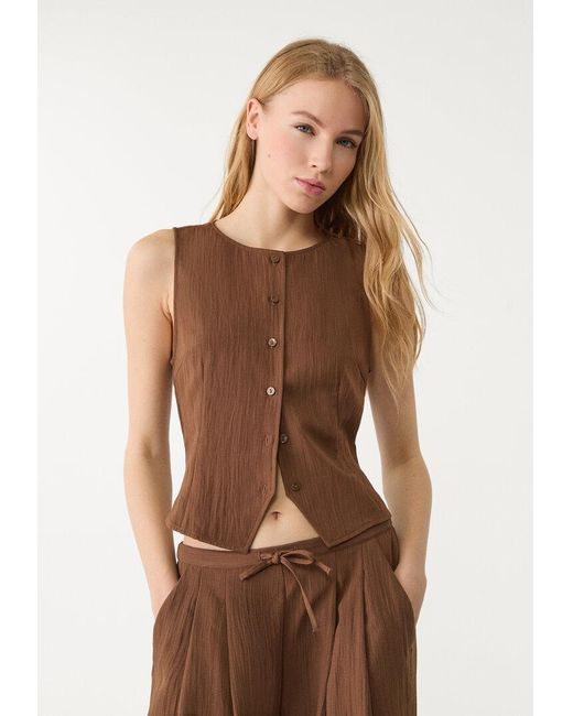Top Bottoni Texture di Stradivarius in Brown
