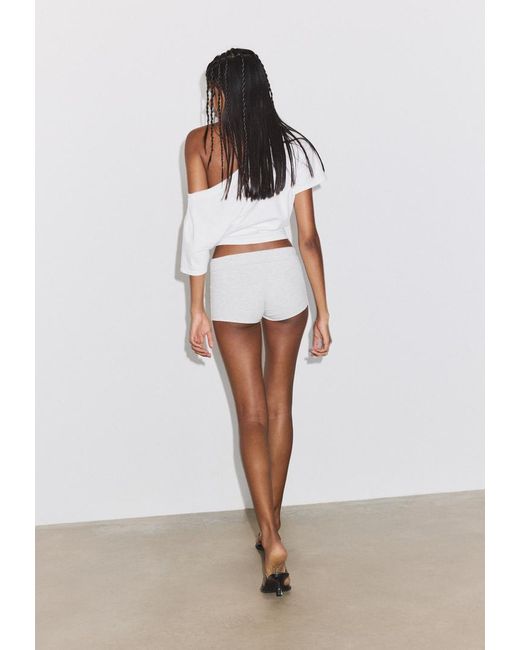 Mini Short di Stradivarius in White