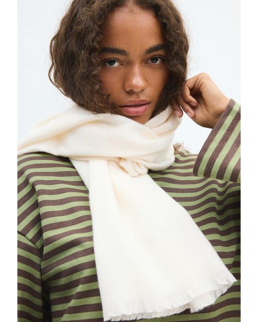 Sciarpa Basic di Stradivarius in White