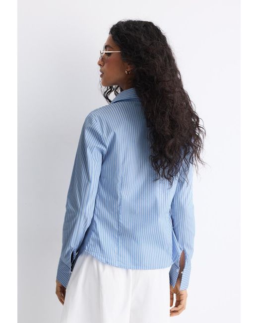 Camicia Basic Fitted A Righe di Stradivarius in Blue