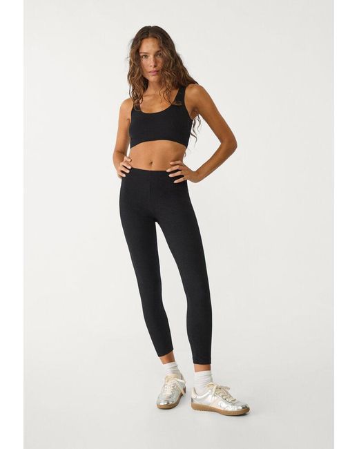Top Cropped Cucitura Invisibile di Stradivarius in Black