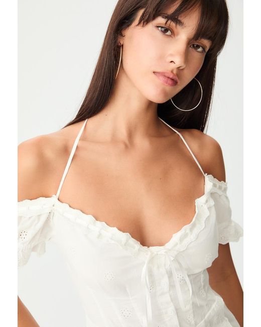 Vestito Fluido Corto Ricamato di Stradivarius in White