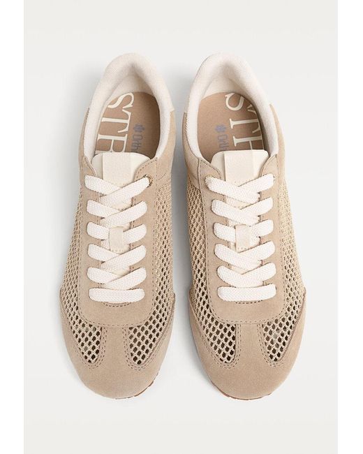 Sneakers Traforate di Stradivarius in Natural