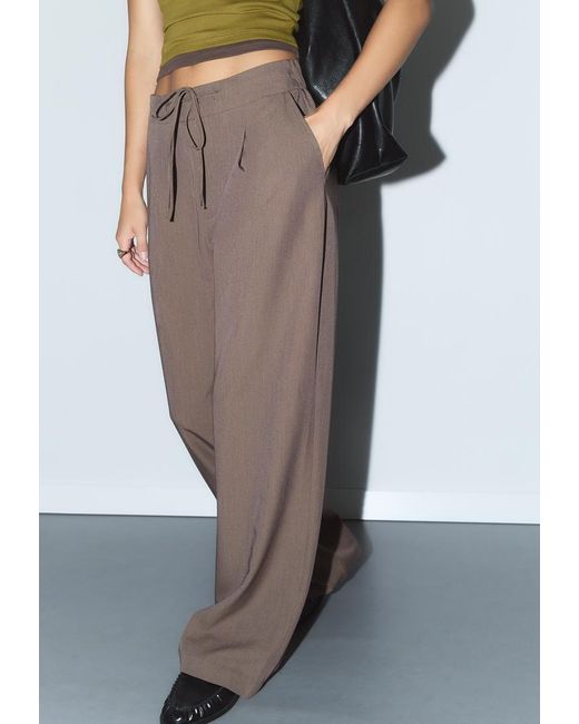 Pantalone Elegante Pinces Coulisse di Stradivarius in Brown
