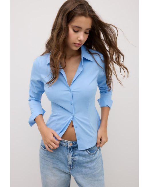 Camicia Basic Fitted di Stradivarius in Blue