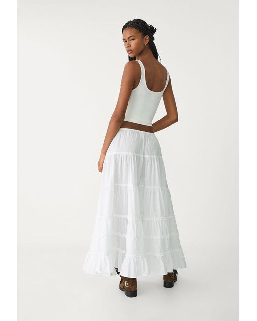 Gonna Lunga Con Volant di Stradivarius in White