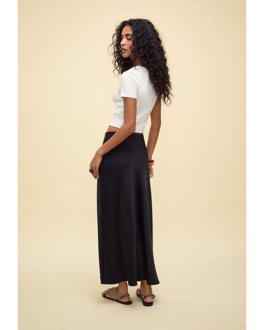 Gonna Midi Satinata di Stradivarius in Natural