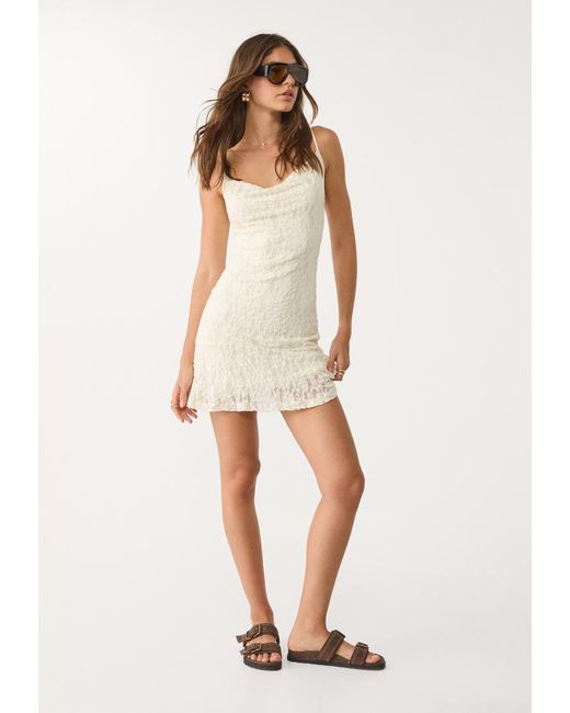 Vestito Corto Spalline Pizzo di Stradivarius in White