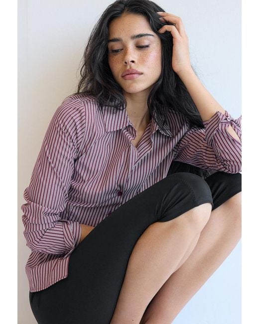 Camicia Basic Fitted A Righe di Stradivarius in Purple