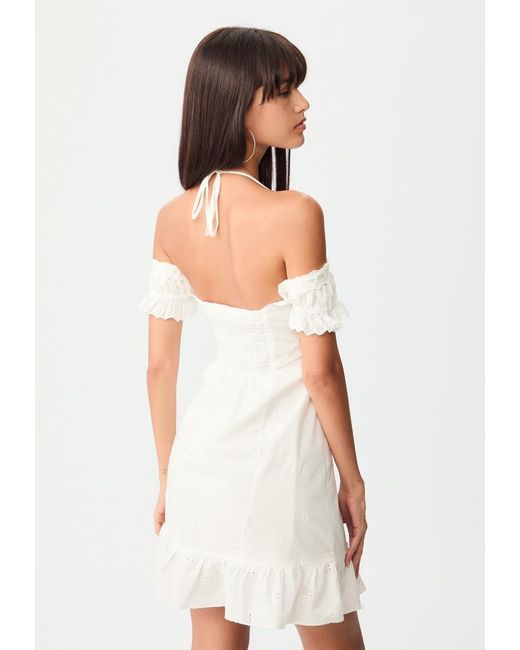 Vestito Fluido Corto Ricamato di Stradivarius in White