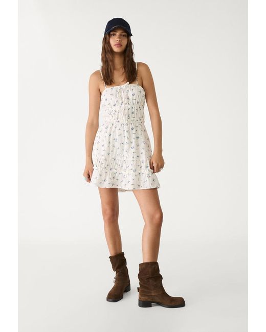 Abito A Bretelle Con Stampa di Stradivarius in White