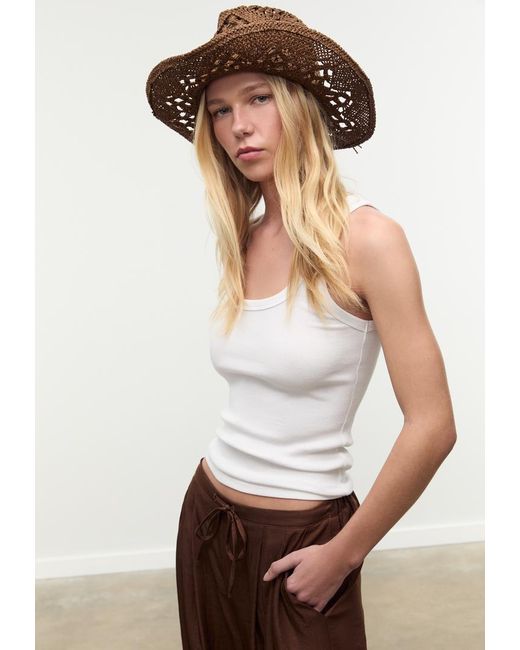 Top Basic Con Spalline di Stradivarius in White