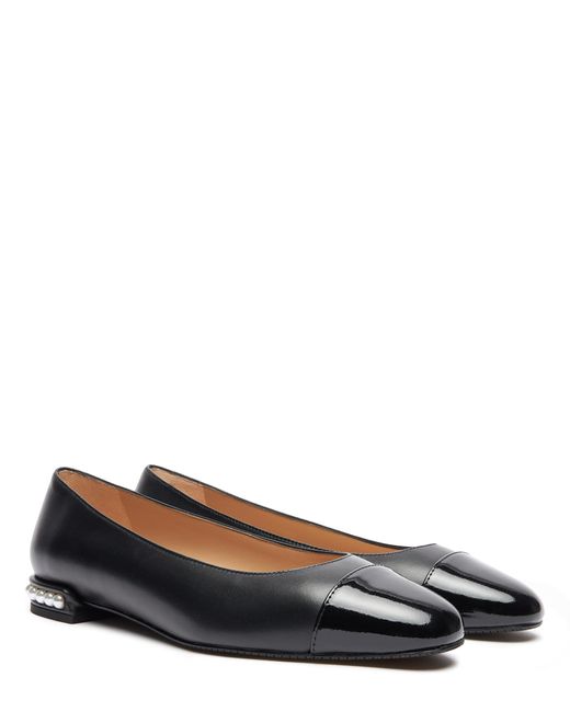 Pearl Flat di Stuart Weitzman in Black