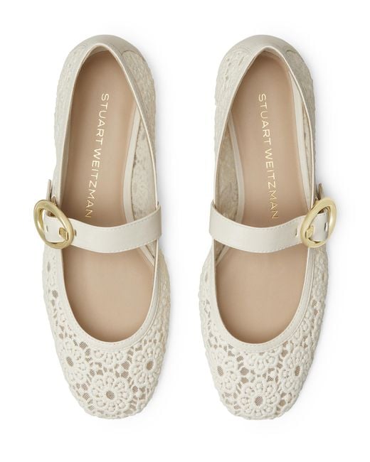 Arabella Mary Jane di Stuart Weitzman in Natural