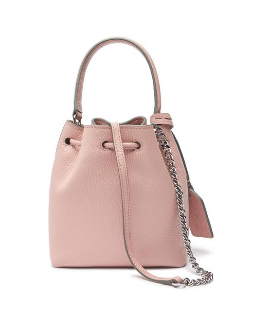 Rae Mini Bucket Bag Stuart Weitzman en coloris Pink