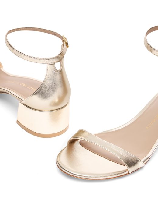 Nudist Block 35 Stuart Weitzman de color Natural