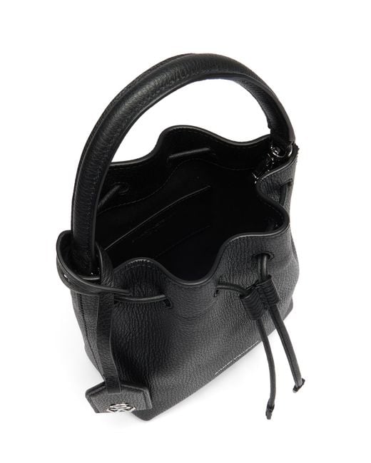 Rae Mini Bucket Bag Stuart Weitzman en coloris Black