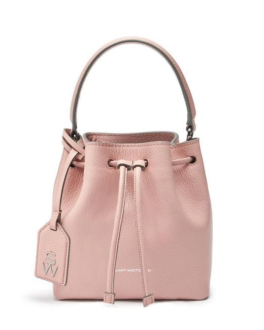 Rae Mini Bucket Bag Stuart Weitzman de color Pink