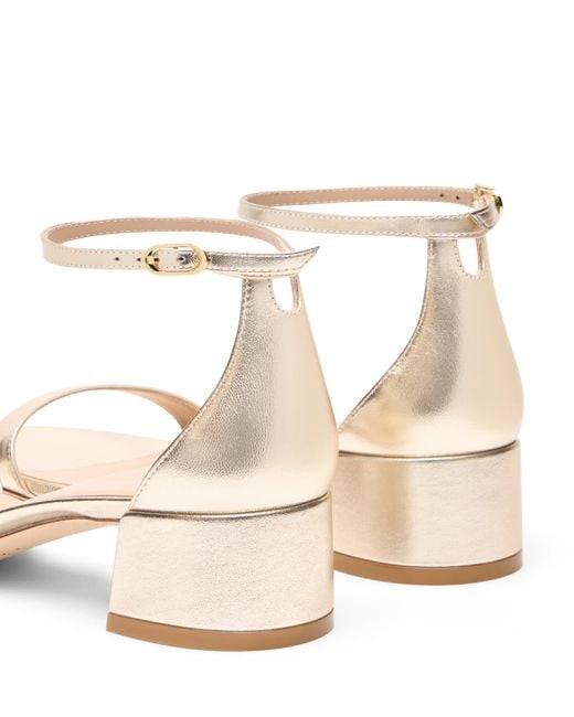 Nudist Block 35 Stuart Weitzman de color Natural