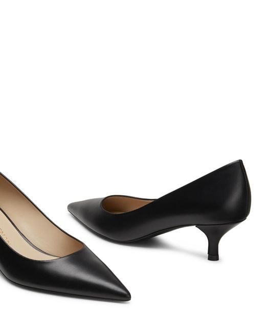 Pumps di Stuart Weitzman in Black