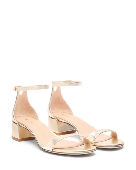 Nudist Block 35 Stuart Weitzman de color Natural