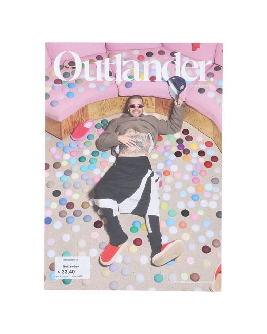 "Outlander" Issue 1 di MAGAZINE in White