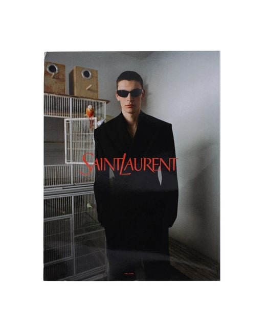"Dust" Issue 29 di MAGAZINE in Black