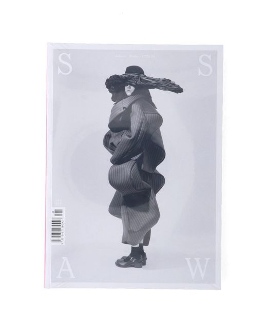 "Ssaw" Issue 28 di MAGAZINE in White