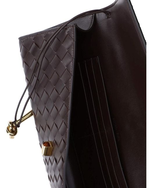 Clutch Con Manico "Andiamo" di Bottega Veneta in Black