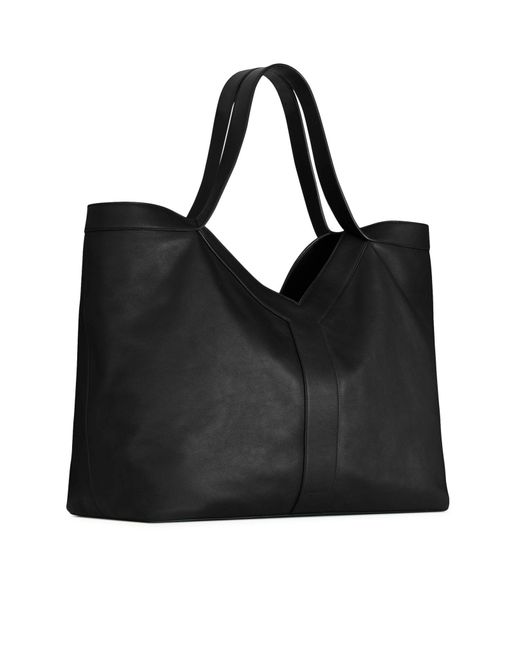 Tote y grande in pelle di Saint Laurent in Black