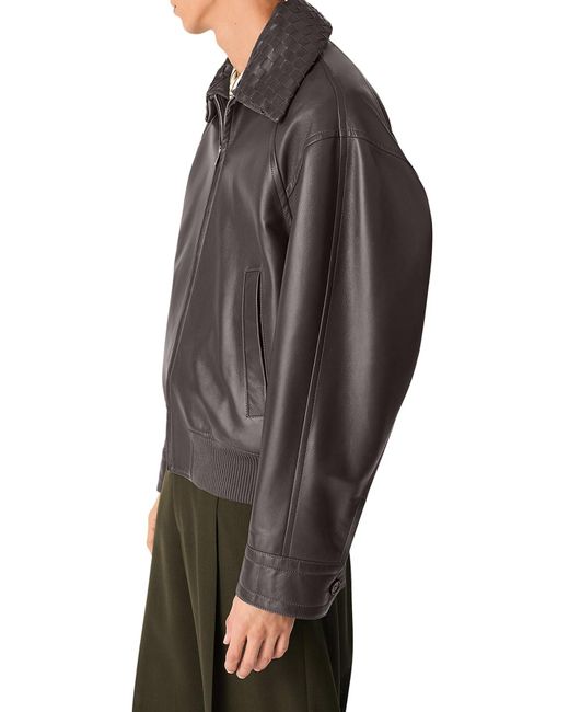 Giacca in pelle con colletto a motivo intrecciato di Bottega Veneta in Gray da Uomo