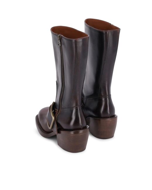 Stivali in pelle di vitello con punta squadrata, tacco a blocco arrotondato e dettaglio con fibbia di Dries Van Noten in Brown