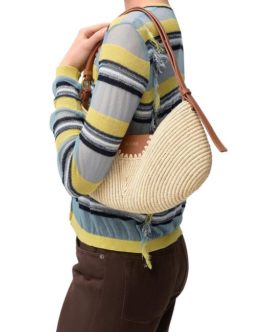 Borsa loewe swing media in rafia e pelle di vitello di Loewe in White