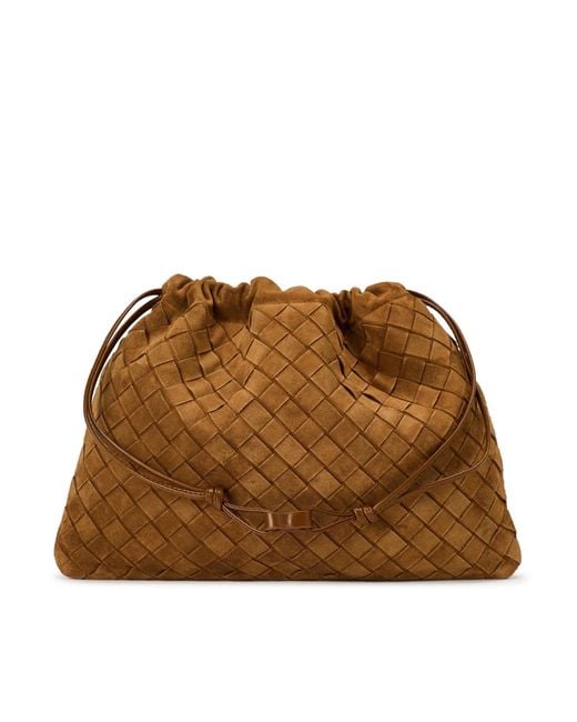 Clutch media in pelle scamosciata di Bottega Veneta in Brown
