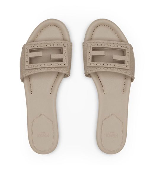 Ciabatte baguette in pelle tortora di Fendi in White