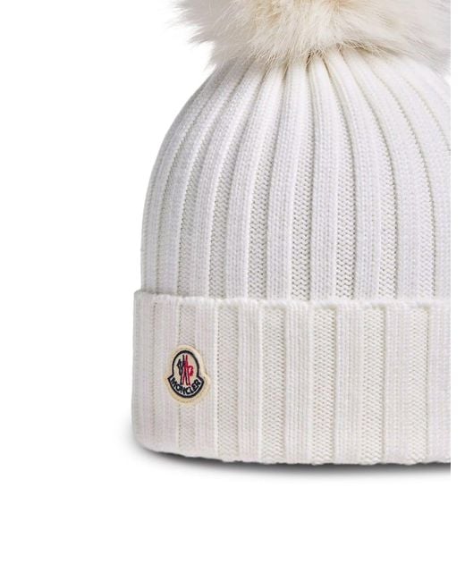 Berretto in lana con pon pon di Moncler in White