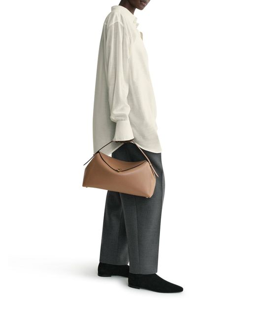 Borsa t-lock in pelle color cammello di Totême  in Brown