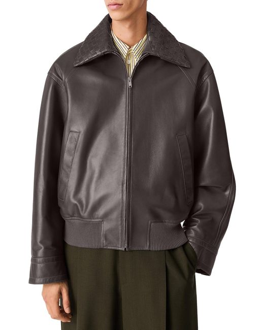 Giacca in pelle con colletto a motivo intrecciato di Bottega Veneta in Gray da Uomo