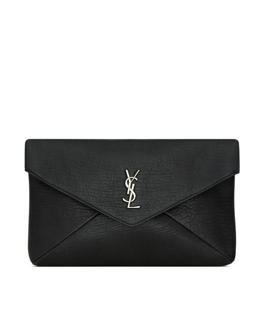 Pochette envelope grande cassandre in pelle di agnello martellata di Saint Laurent in Black da Uomo